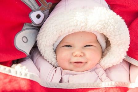 Garder le bébé au chaud en hiver • Pratiques parentales saines
